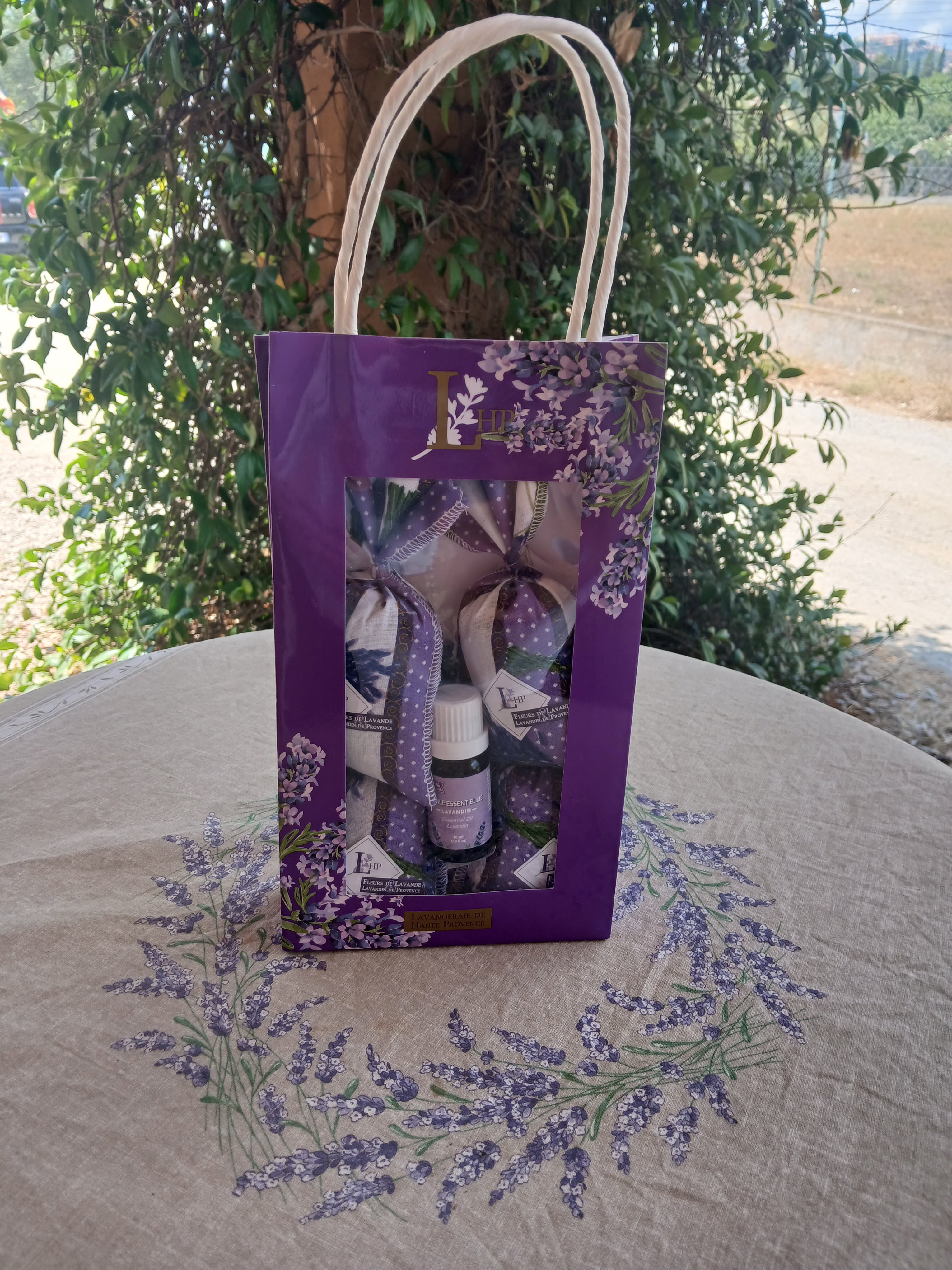 Coffret sachet et huile essentielle de lavandin