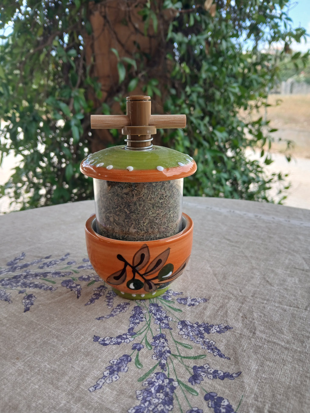 Moulin à herbes en céramique