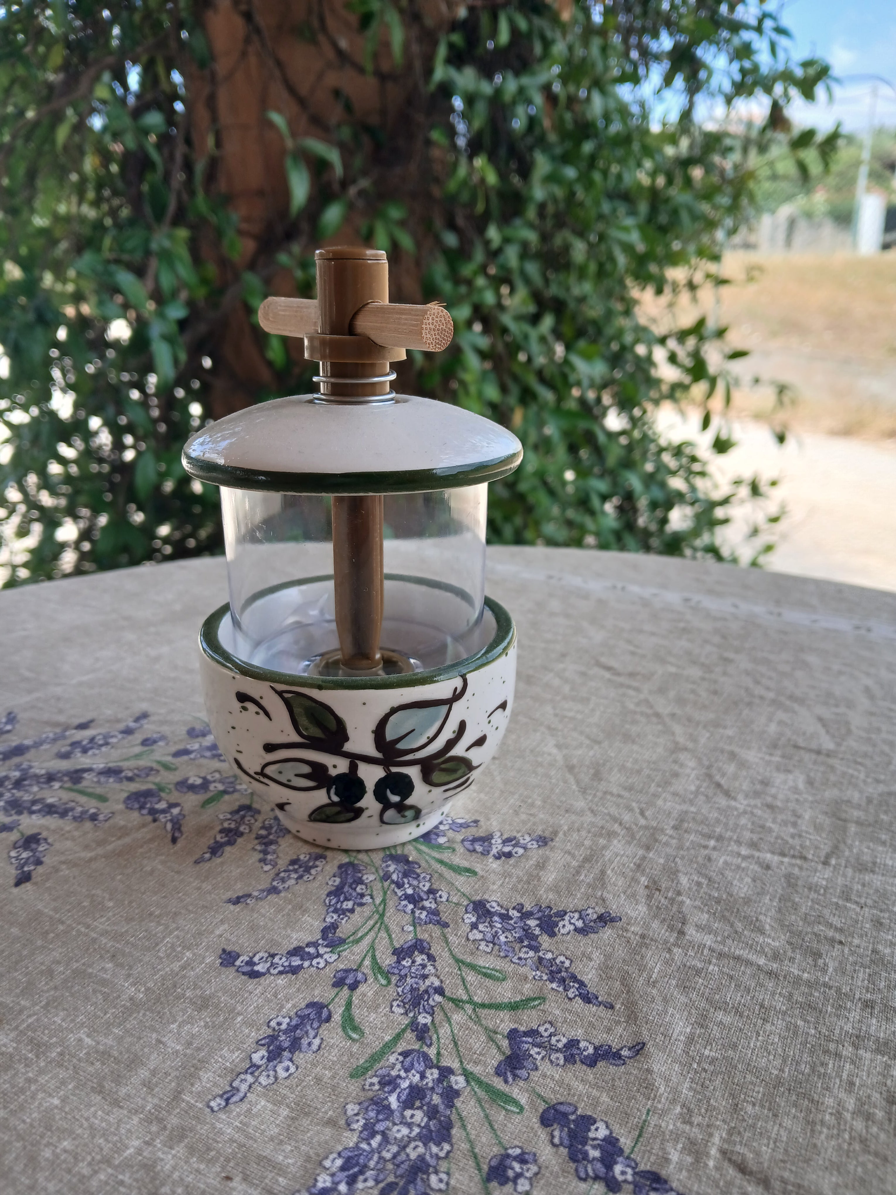 Moulin à herbes en céramique